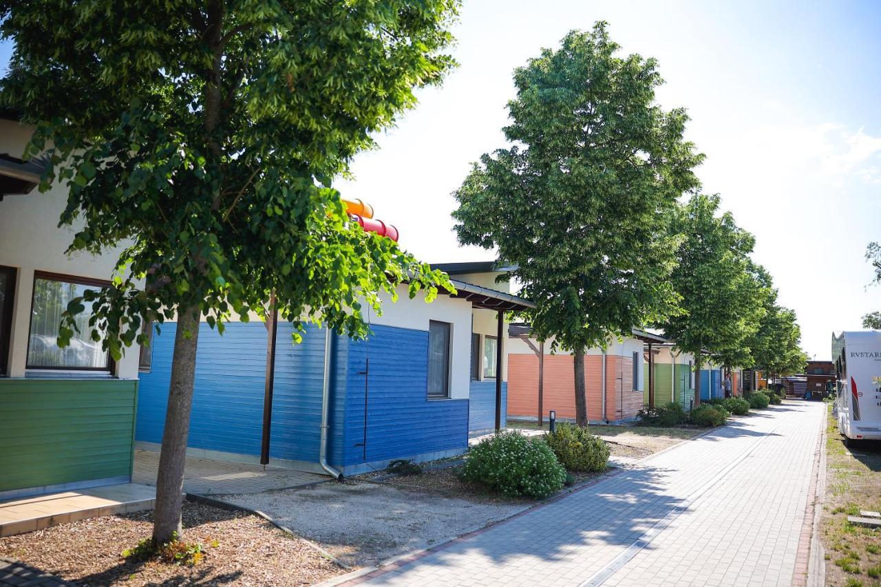Barack Thermal & Natura Apartments Tiszakécske Buitenkant foto